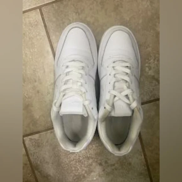 ⭐SALE⭐ :Nike Ebernon Triple White Low - 8.5 M - Picture 1 of 5
